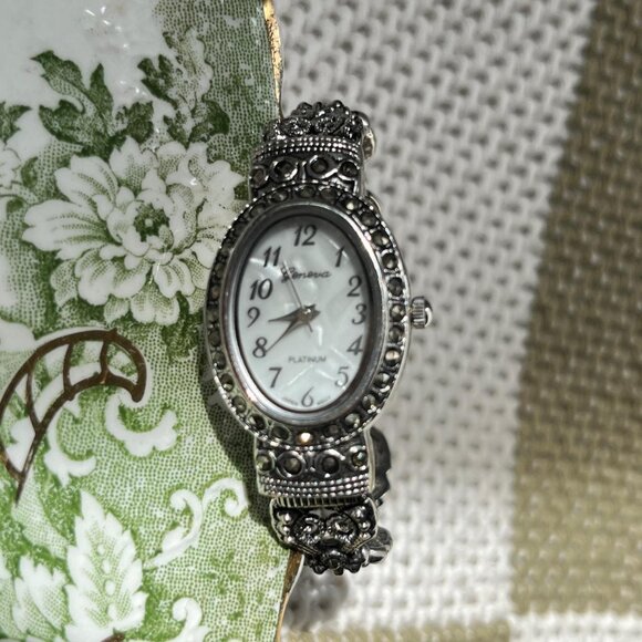 Vintage Antique Dainty Silver Tone Bangle Watch - Picture 2 of 4
